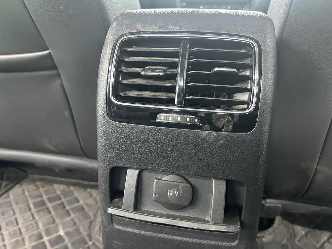 Volkswagen Sagitar 2015 1.6L Automatic Comfort фото 12