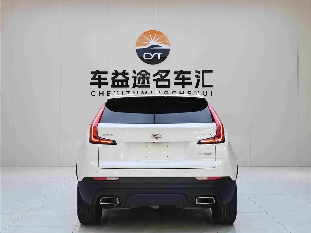 CADILLAC XT4