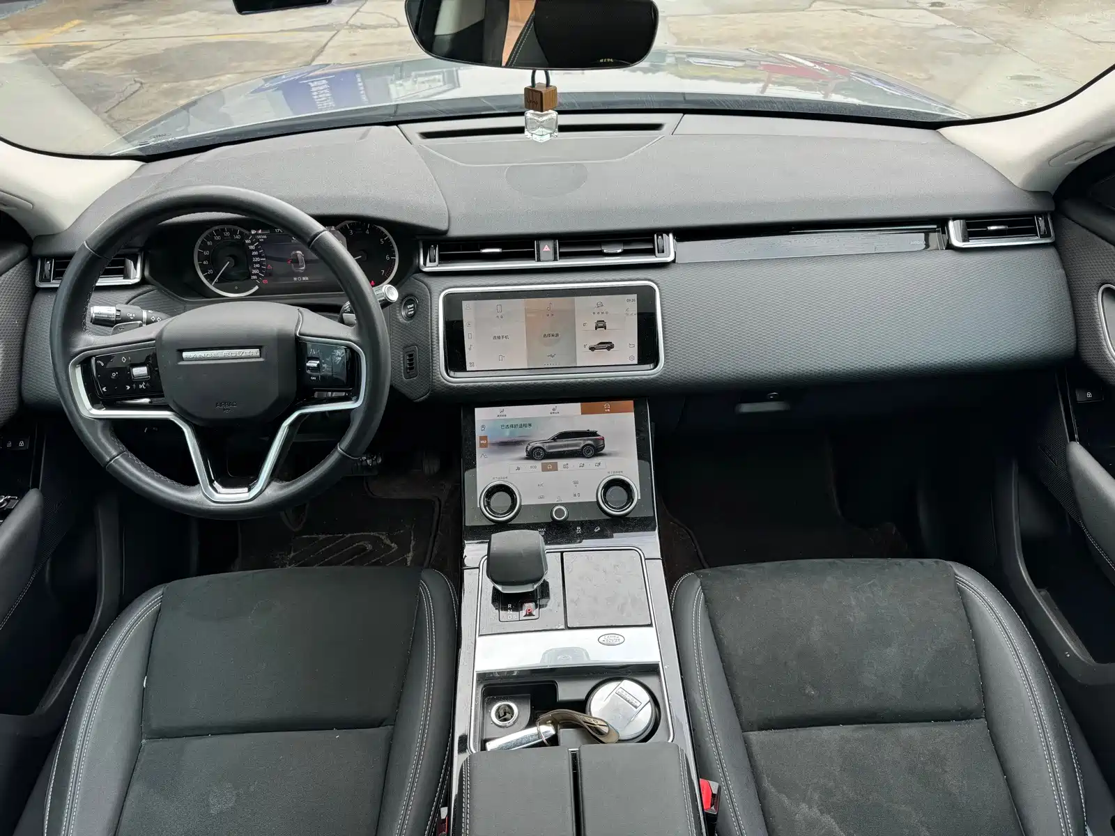 Photo 5 - Land Rover Range Rover Velar