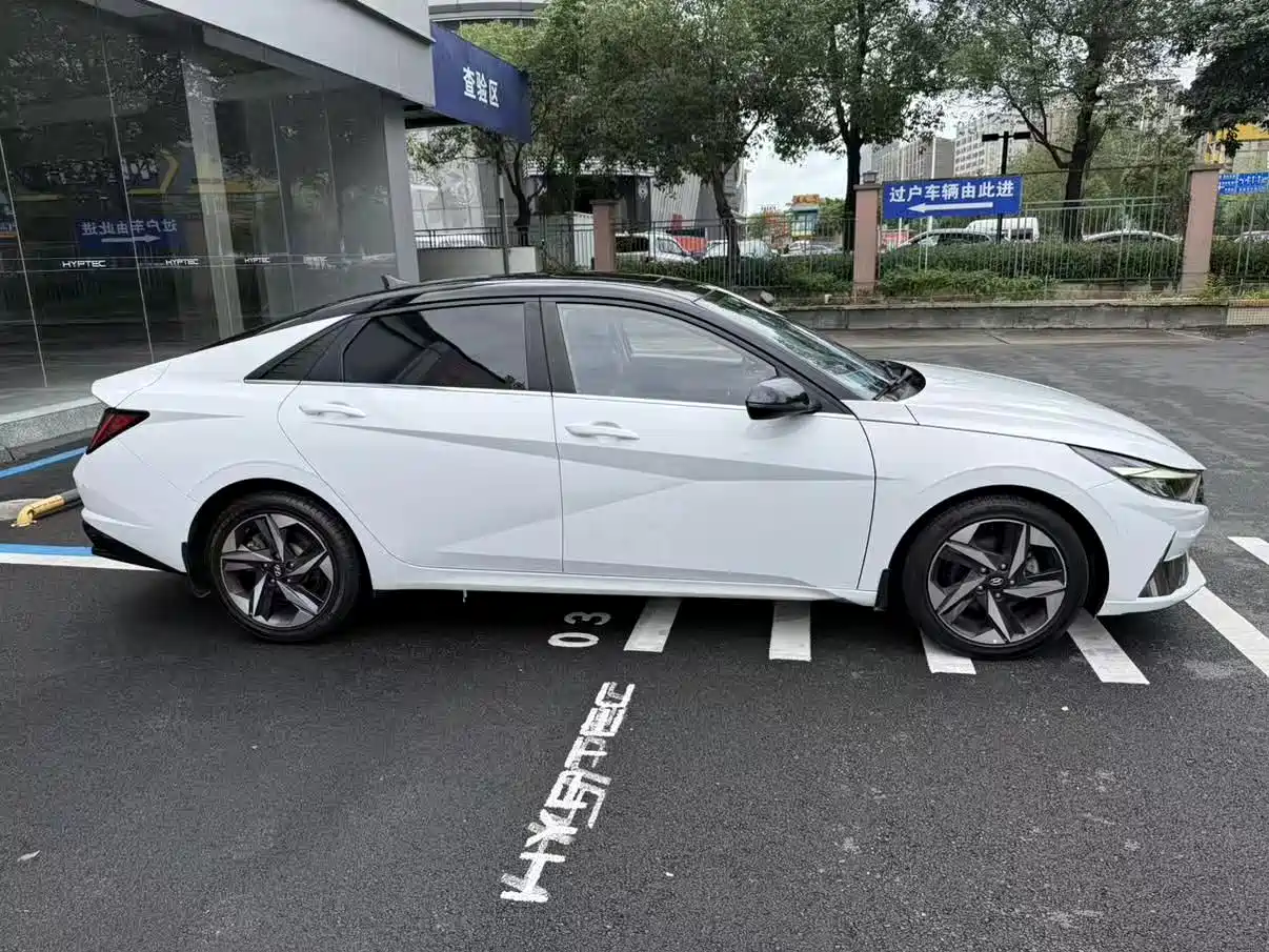 Hyundai Elantra 2022 1.5L CVT GLX Elite Edition фото 7