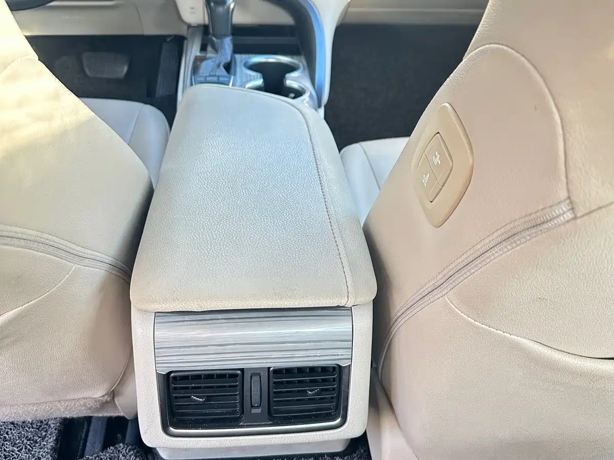 Toyota Camry 2018 Hybrid 2.5HG Luxury Edition фото 11