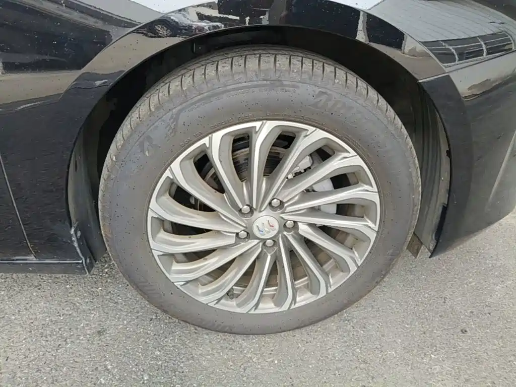 Buick LaCrosse 2025 2026 Model 28T Platinum Edition