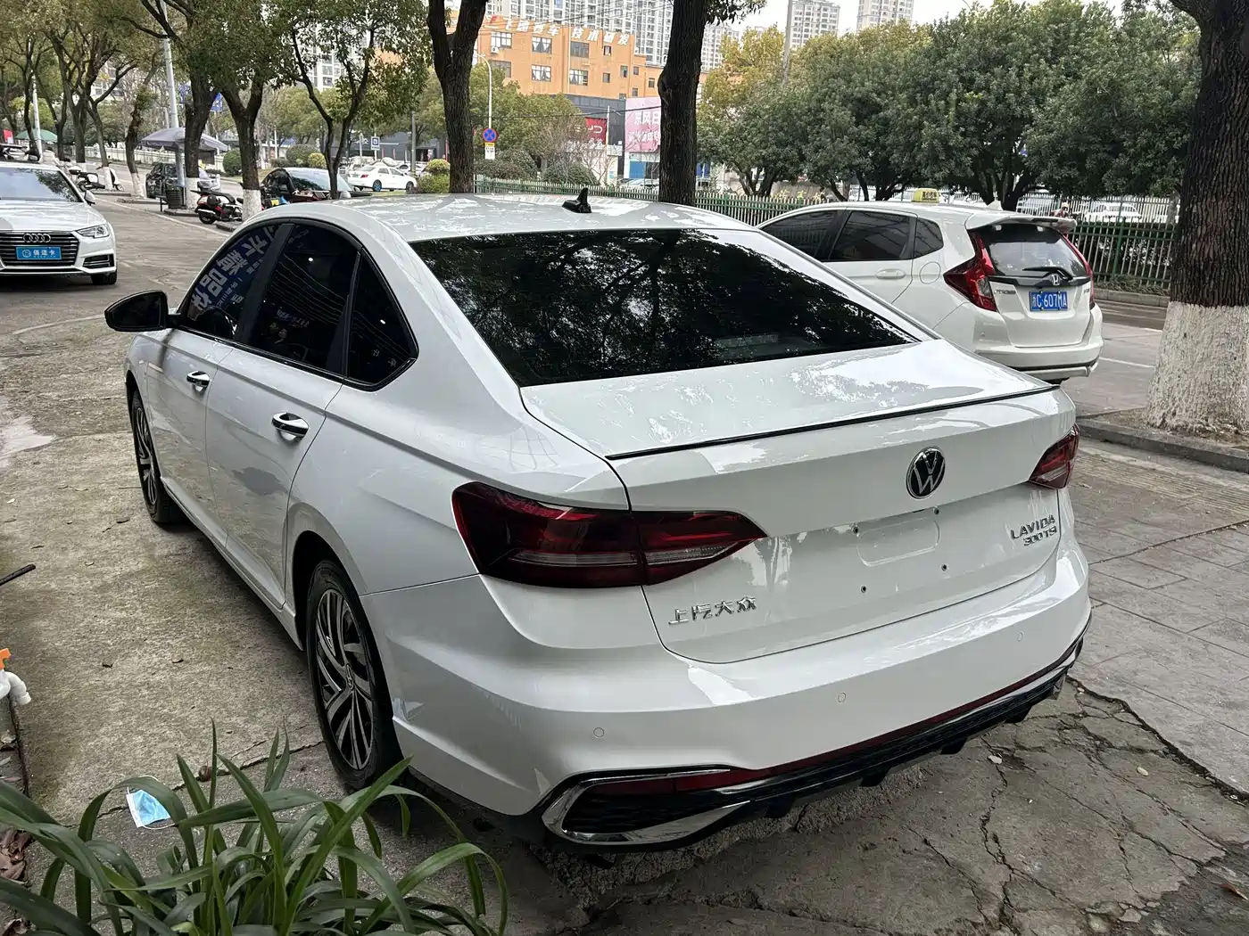 Volkswagen Lavida 2024 Model 300TSI DSG Starlight Full Comfort Edition фото 9