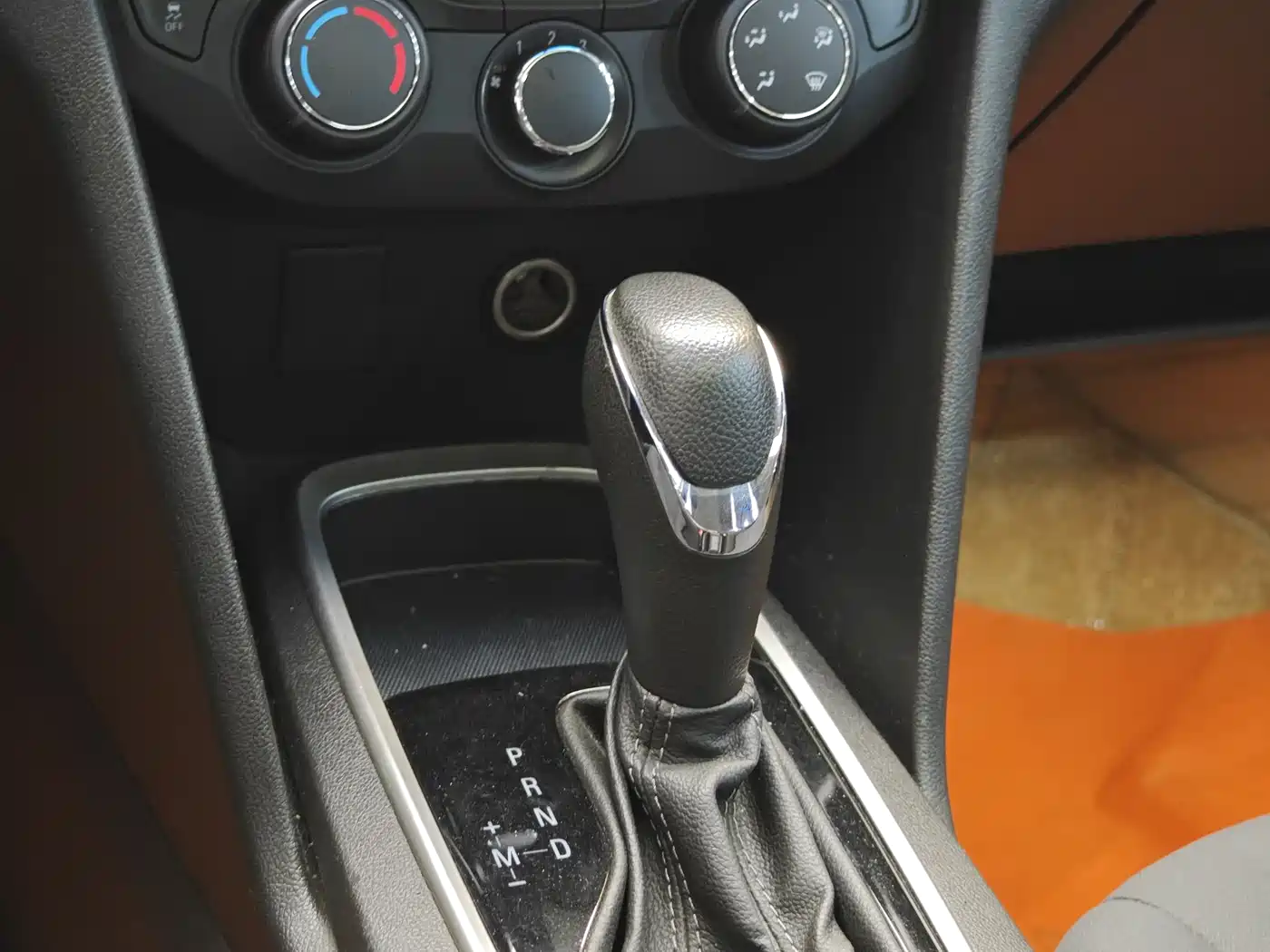 CHEVROLET KOVOZ