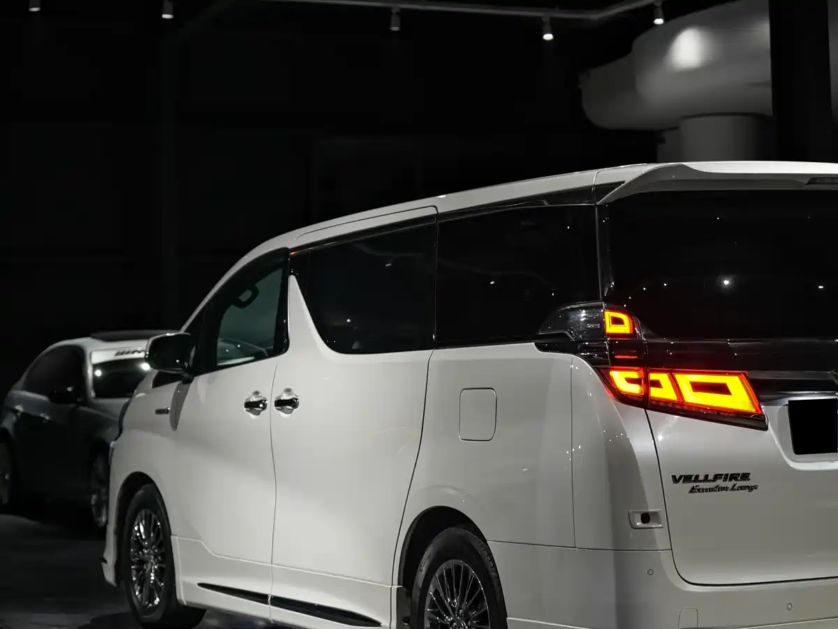 Toyota Vellfire 2019 Hybrid 2.5L HV Premium Edition фото 4