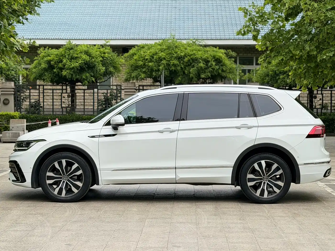 Volkswagen Tiguan L 2024 380TSI Automatic 4WD R-Line Premium Enjoyment Edition 7-seater фото 2