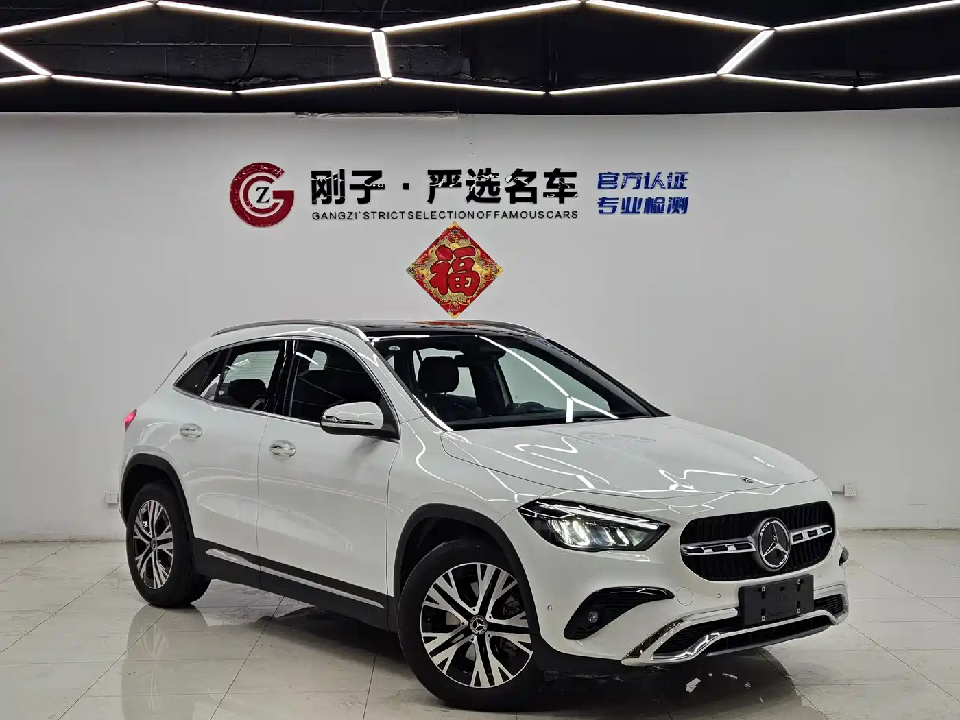 MERCEDES-BENZ GLA