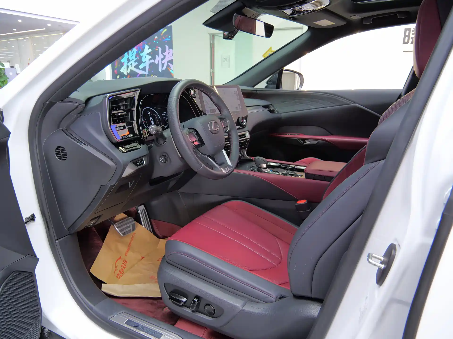 Фото 8 - Lexus RX