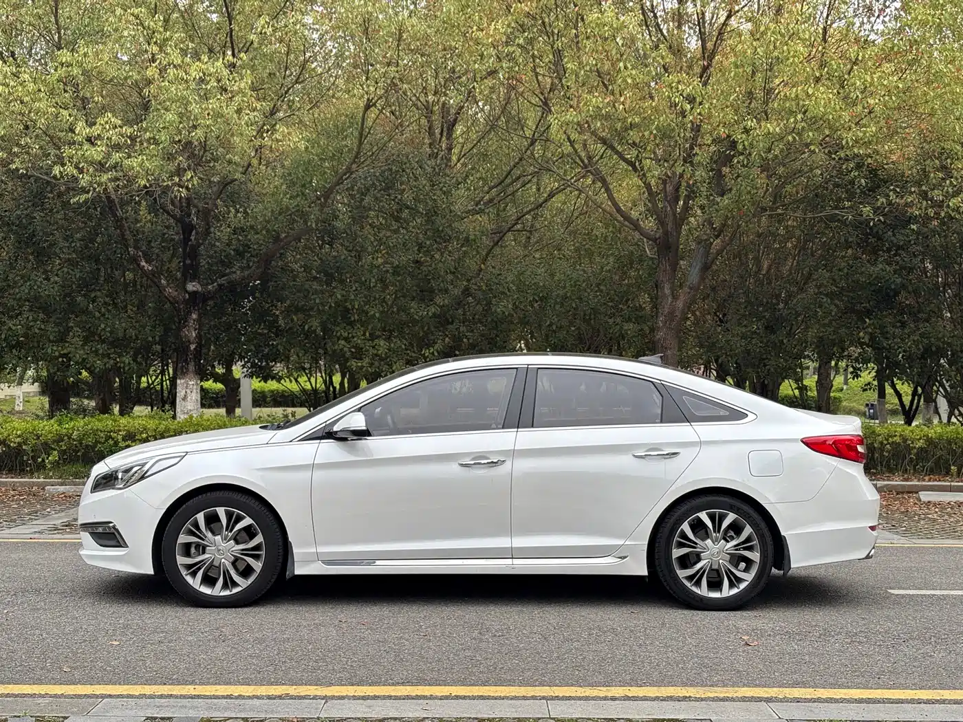 Hyundai Sonata 2017 2.4L DLX Premium Edition фото 7