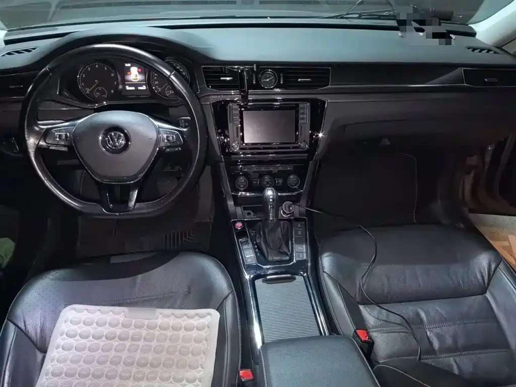 Volkswagen Passat 2016 330TSI DSG Executive Edition фото 6