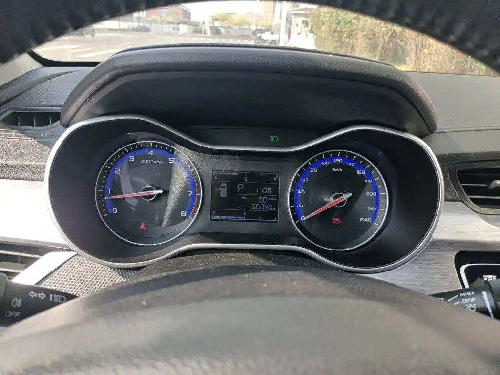 Фото 12 - Geely Vision