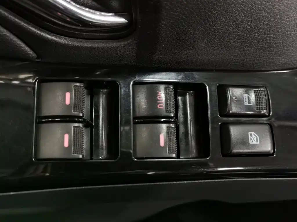 Isuzu D-MAX 2018 3.0T 4WD Automatic Ultra Luxury 4JJ1-TC HI фото 9