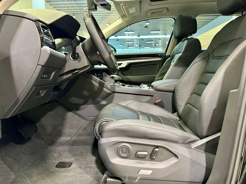 Volkswagen Touareg 2022 3.0TSI Rui Xiang Edition Gloss Black Sport Package фото 18