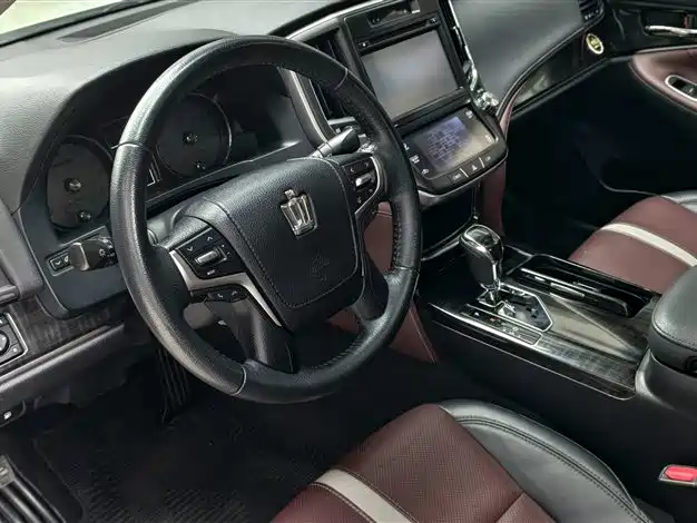 Toyota Crown 2017 2.0T Sport Edition фото 17