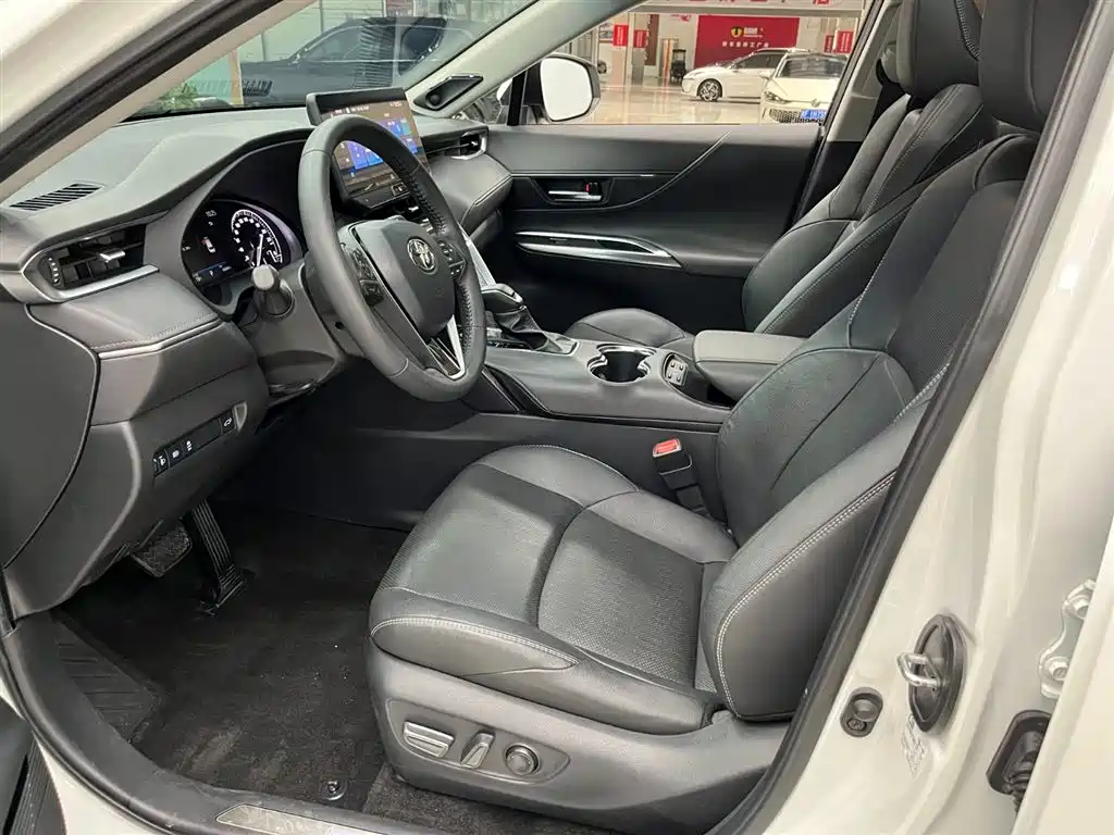 Toyota Venza 2022 2.0L CVT 2WD Premium фото 11