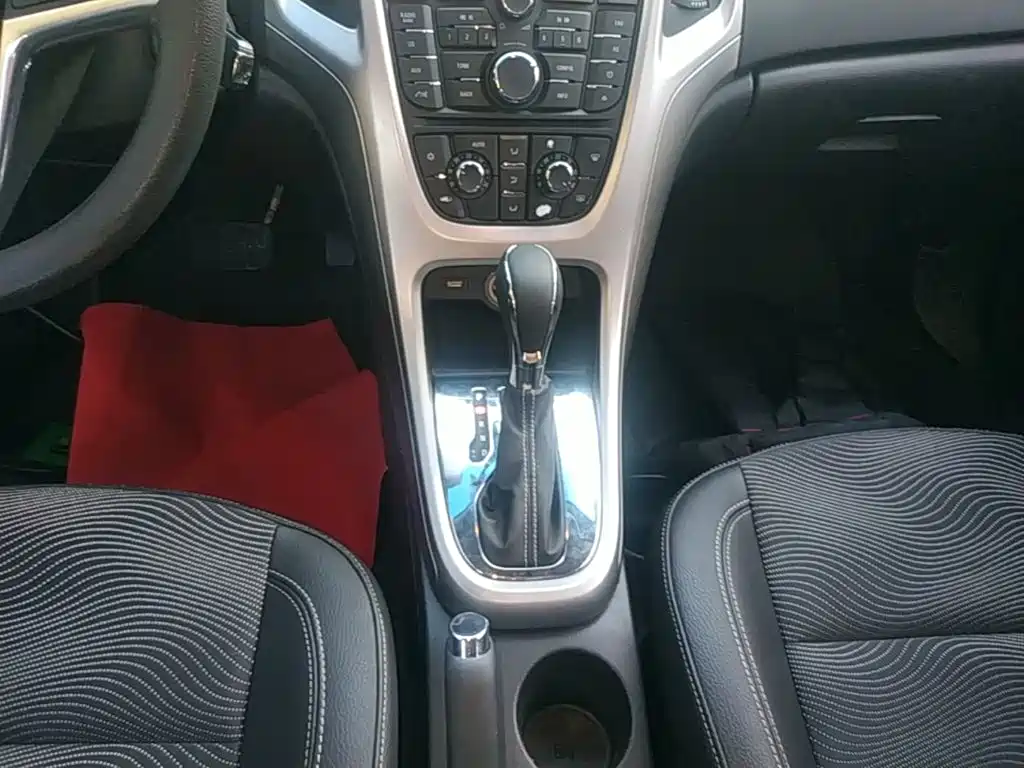Фото 14 - Buick Excelle