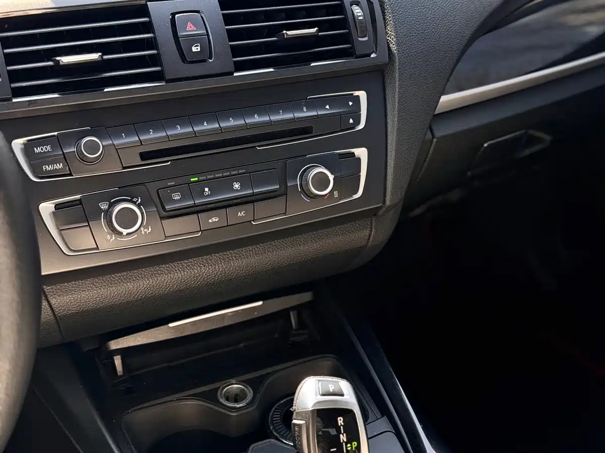 BMW 1 Series (Import) 2013 Facelift 116i Urban Model фото 10