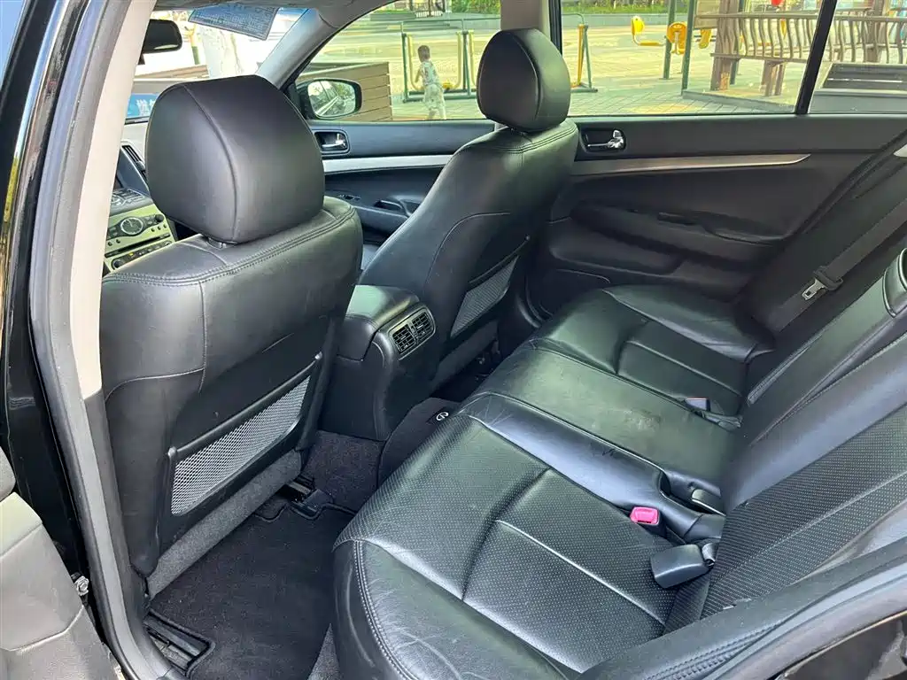 Infiniti G Series 2011 2010 Model G25 Sedan Luxury Sport Edition