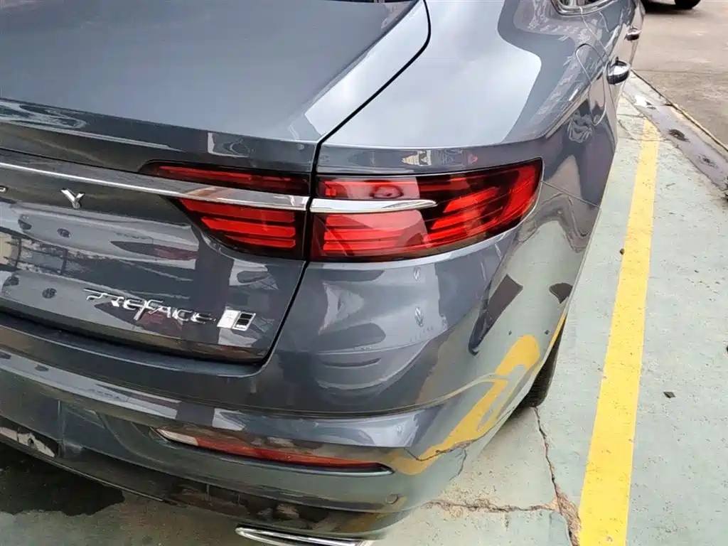 Фото 8 - Geely Preface