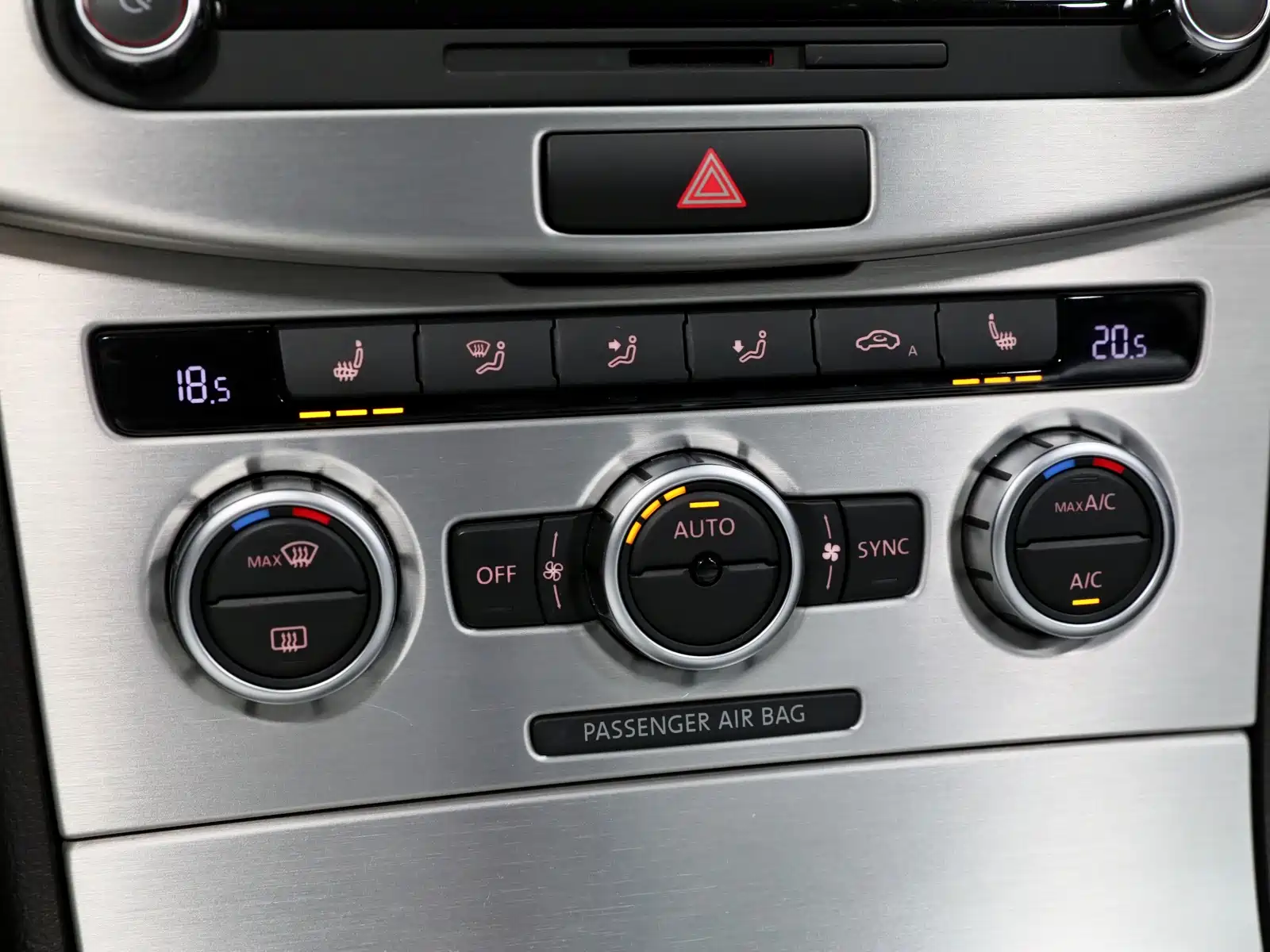 صورة 15 - Volkswagen Magotan (Import)