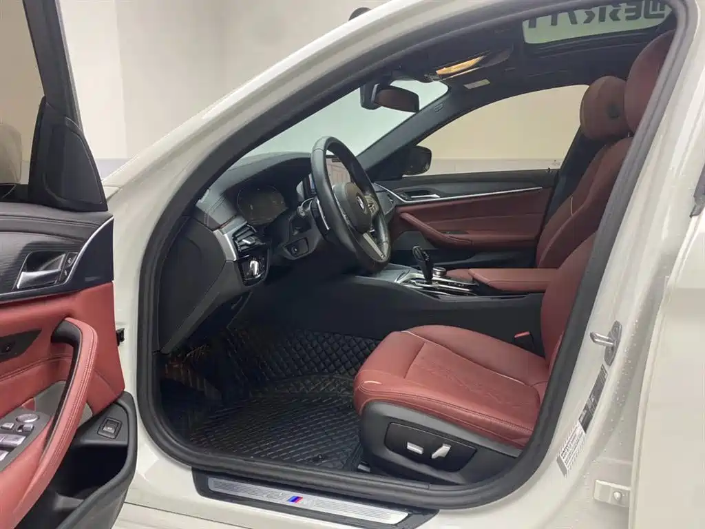 BMW 5 Series 2023 530Li Leading M Sport Package фото 17