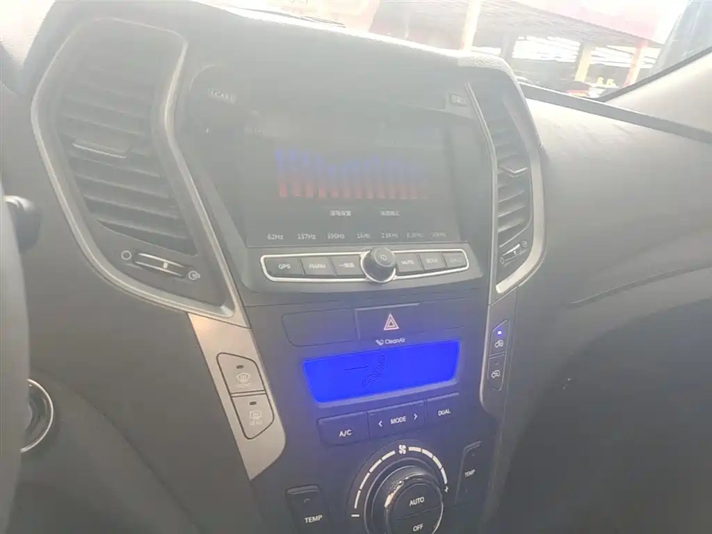 Hyundai Santa Fe 2013 Model 2.4L Automatic 2WD Smart фото 13
