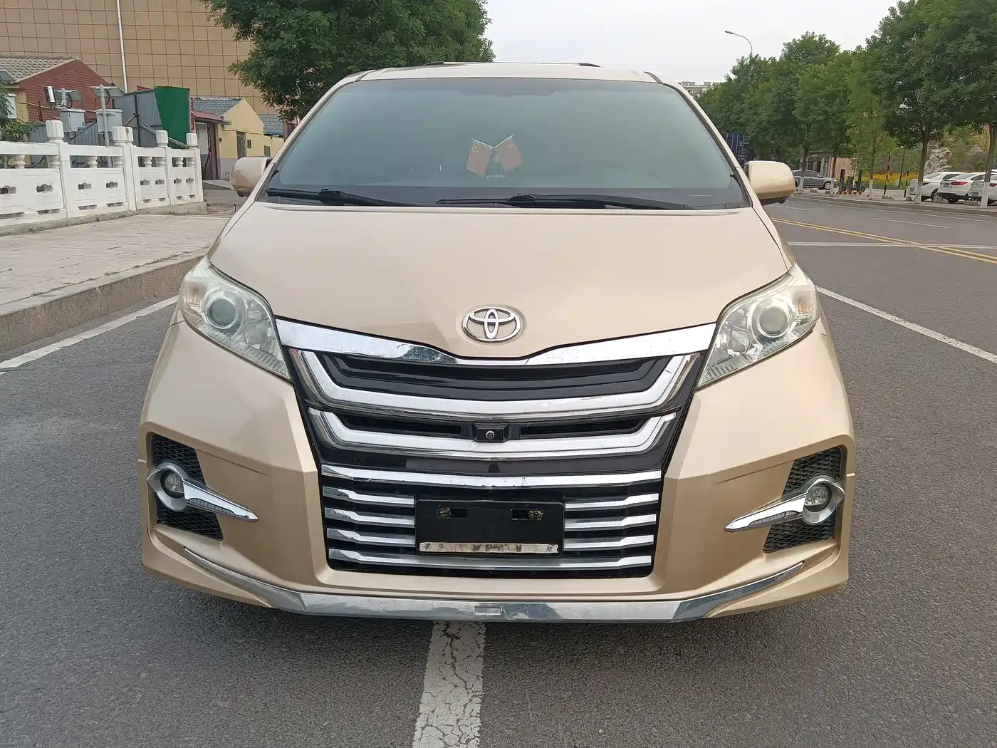 Toyota Sienna 2011 2.7L 2WD Automatic фото 2