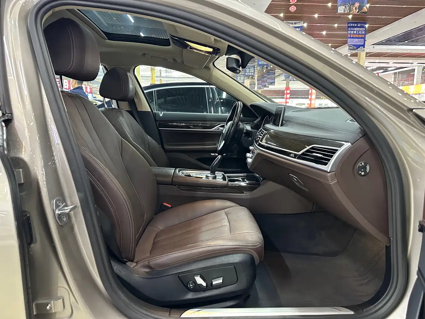 BMW 7 Series 2017 730Li Leading Edition фото 13