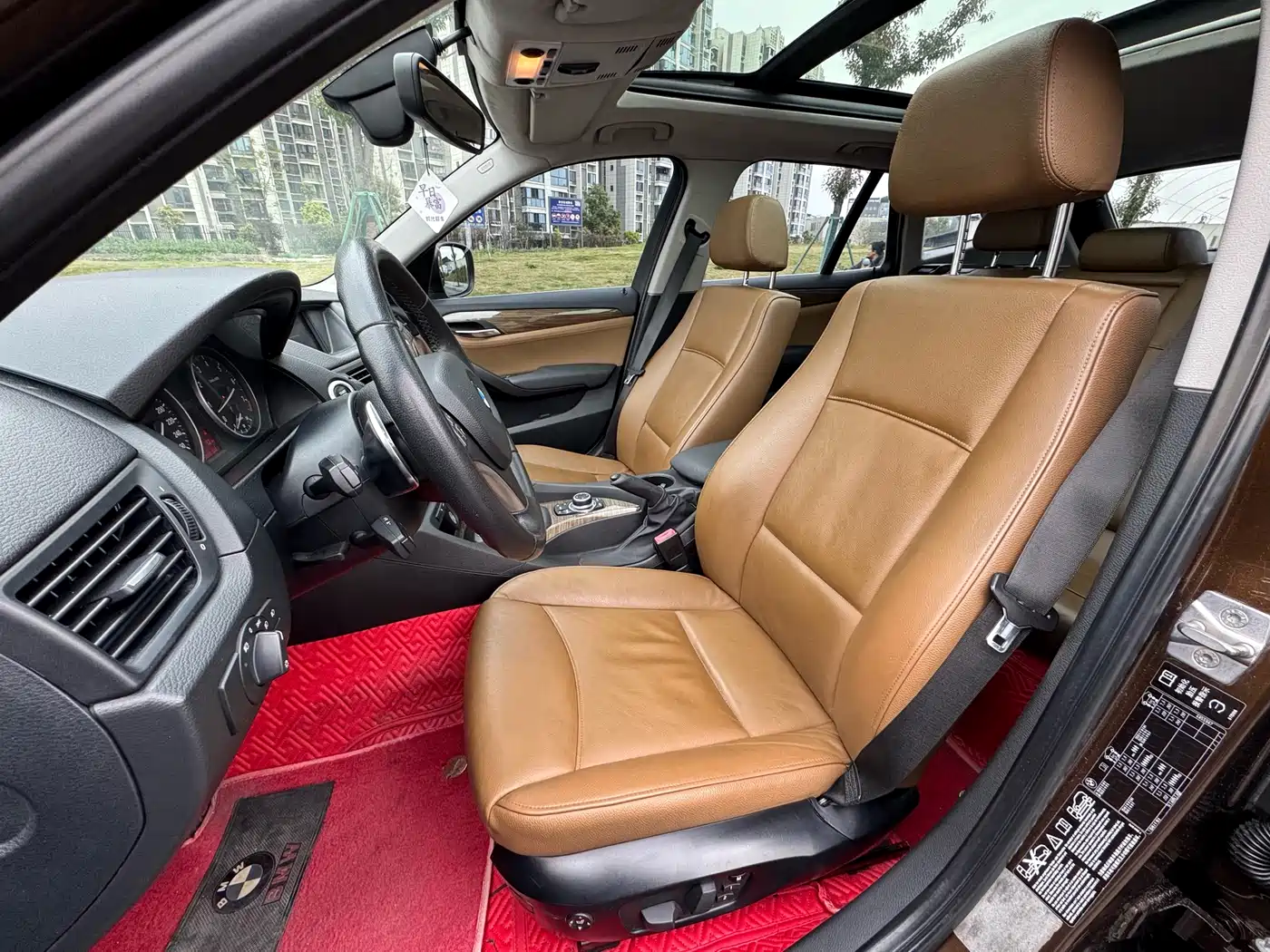 BMW X1 2012 xDrive28i Luxury Model фото 3