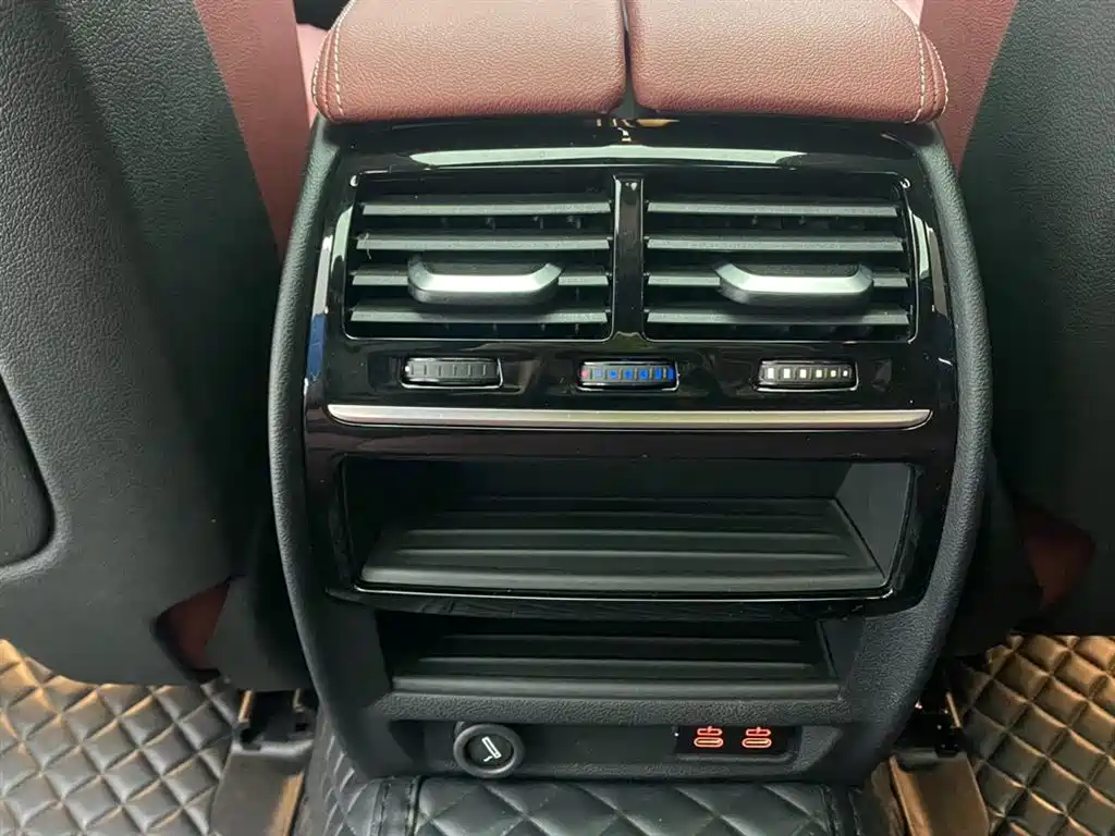BMW 5 Series 2023 530Li Leading M Sport Package фото 21