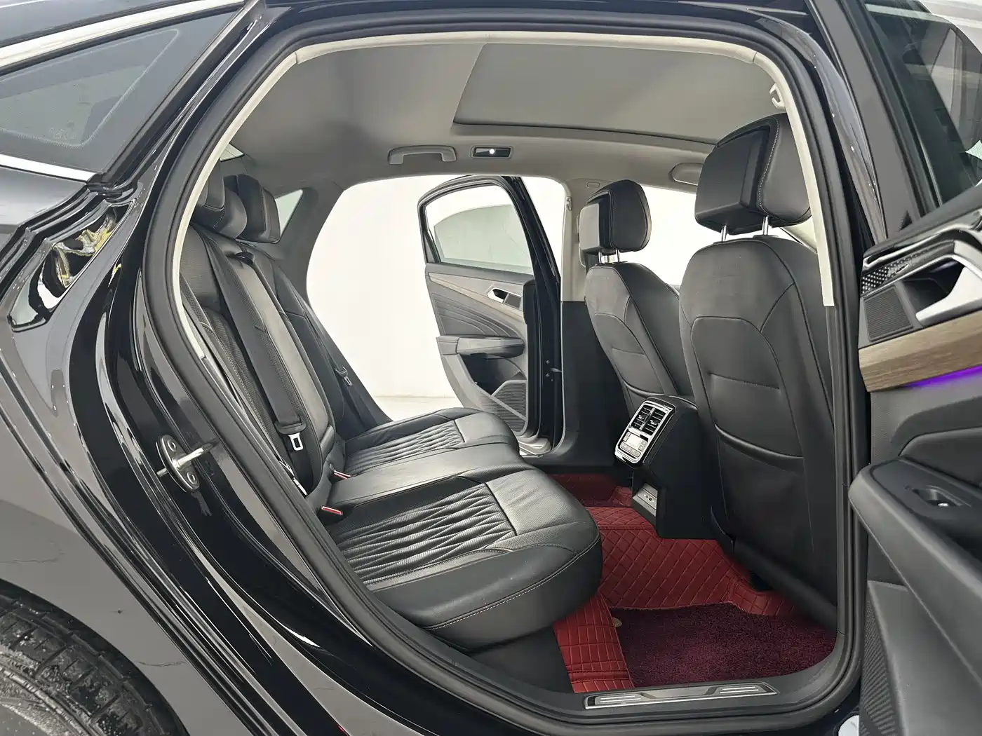 Volkswagen Passat 2021 Model 330TSI Luxury Edition фото 14