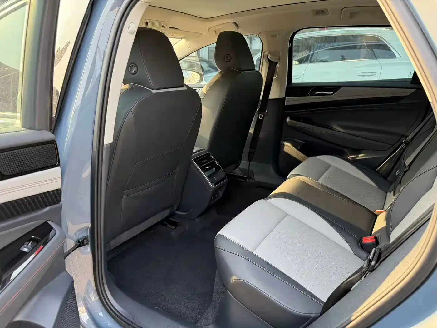 VOLKSWAGEN ID.7 VIZZION