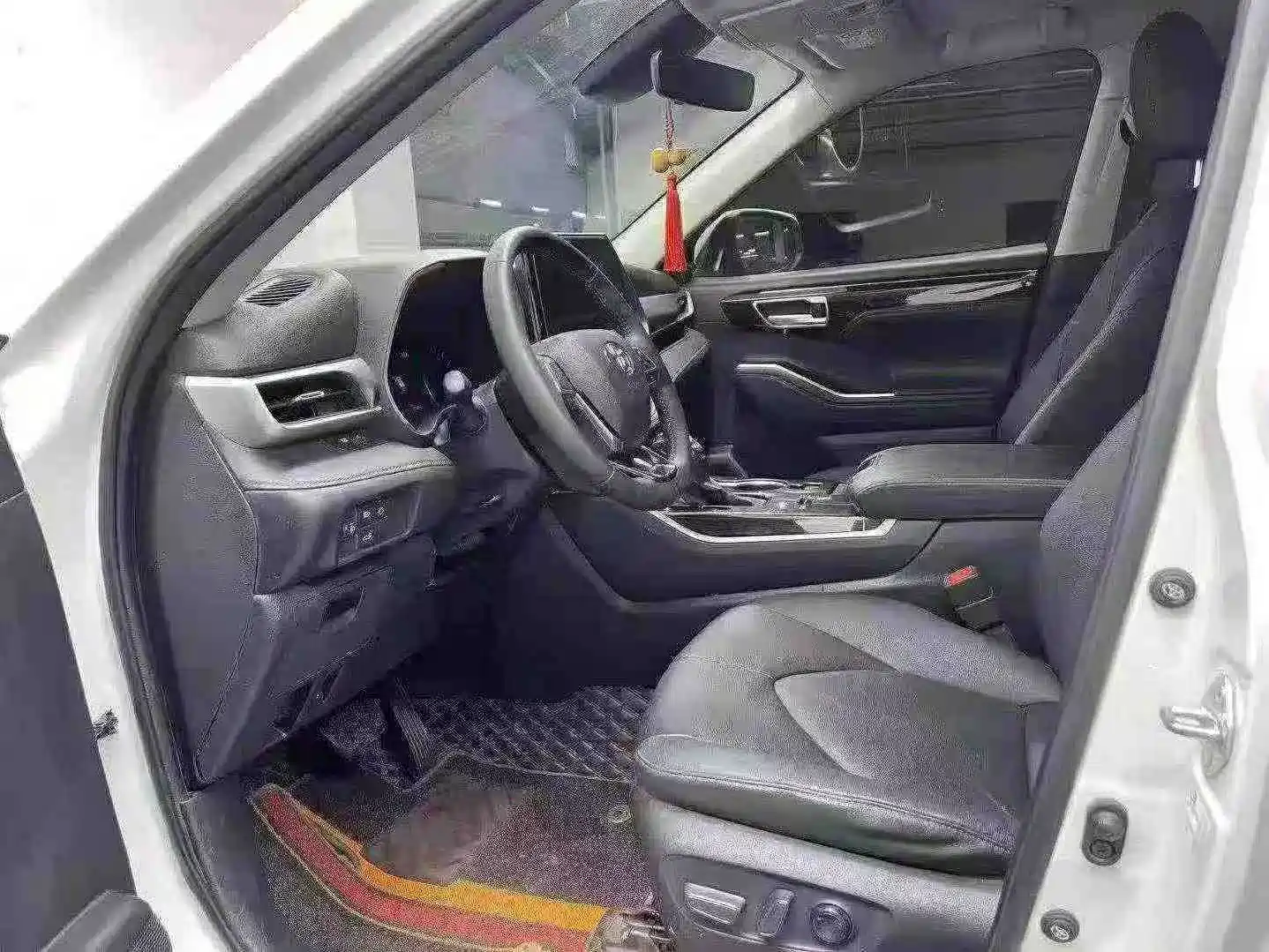 Photo 4 - Toyota Highlander