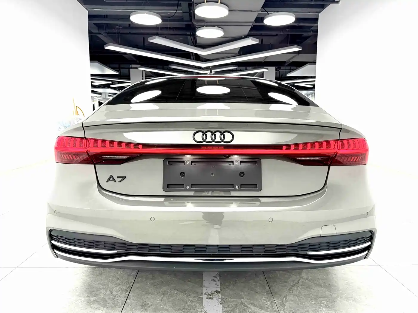 Audi A7 2023 Model 45 TFSI Premium Selection Edition фото 5