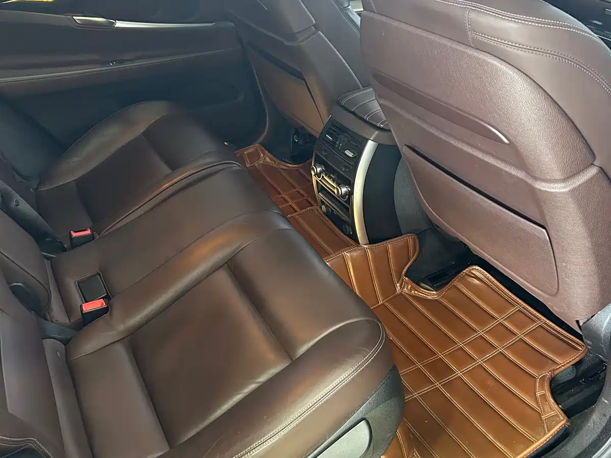BMW 5 Series GT 2014 528i Luxury фото 10