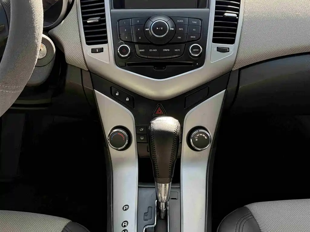 Chevrolet Cruze 2009 1.6L SE MT фото 11