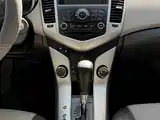 Photo 11 - Chevrolet Cruze