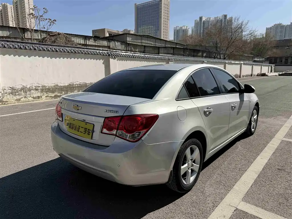 Chevrolet Cruze 2009 1.6L SE MT фото 15