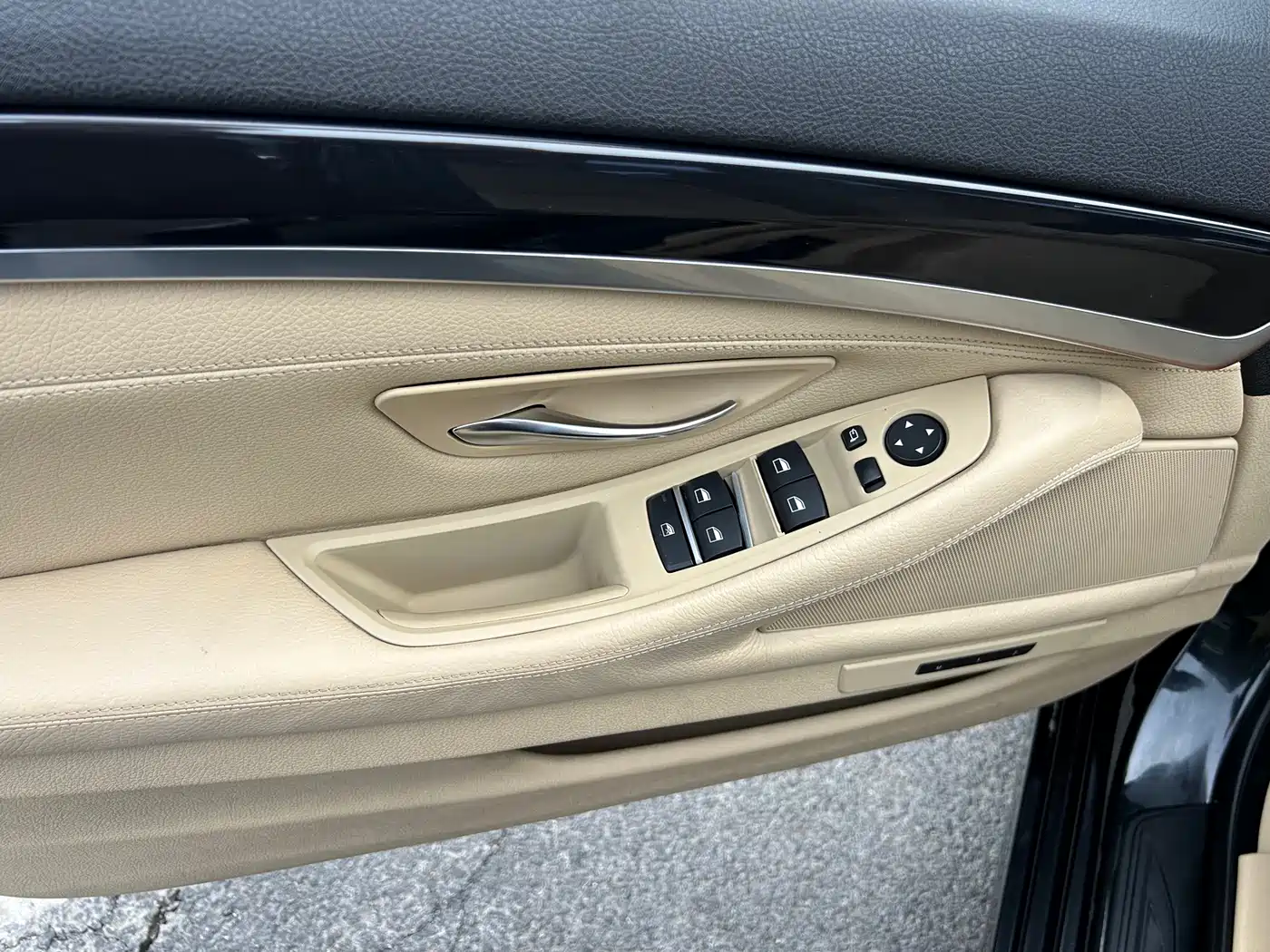 BMW 5 Series 2011 523Li Leading фото 12