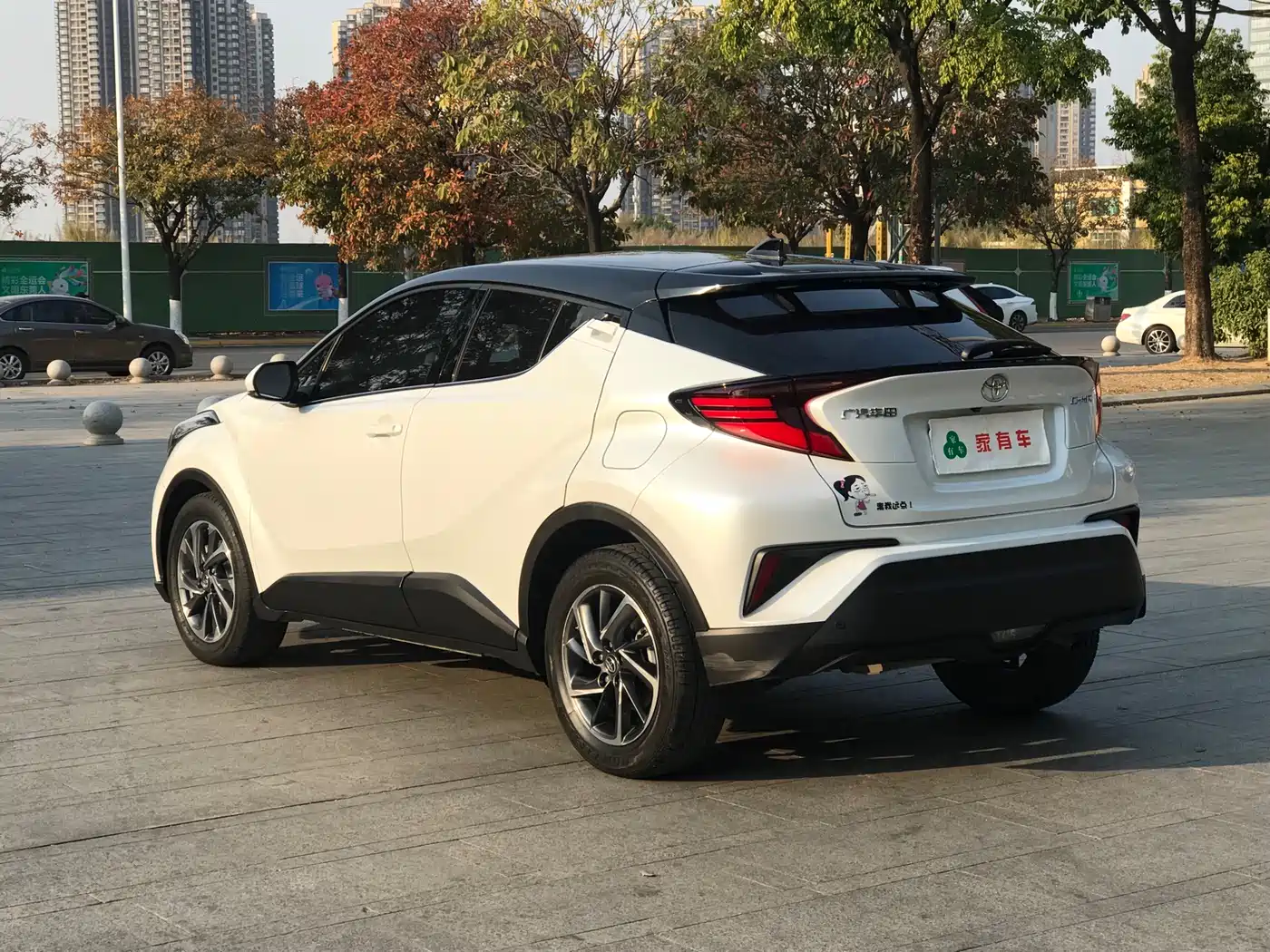 Toyota C-HR 2021 2.0L Luxury Edition фото 7