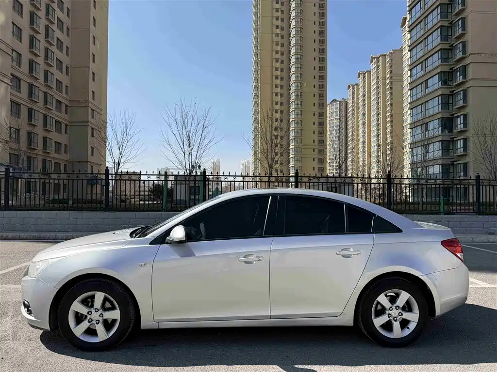 Chevrolet Cruze 2009 1.6L SE MT фото 13