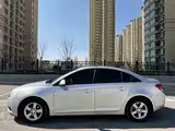 Photo 13 - Chevrolet Cruze