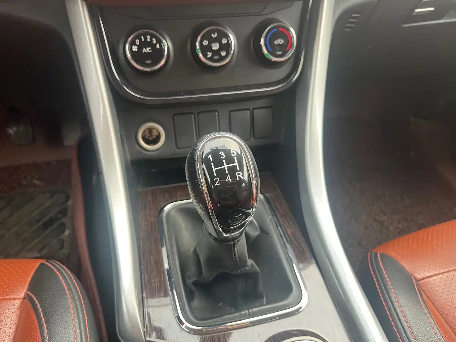 Фото 15 - BAIC Huansu S3