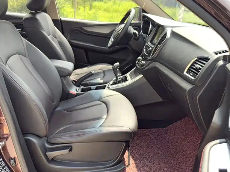 Baojun 560 2017 2016 1.8L Manual Luxury