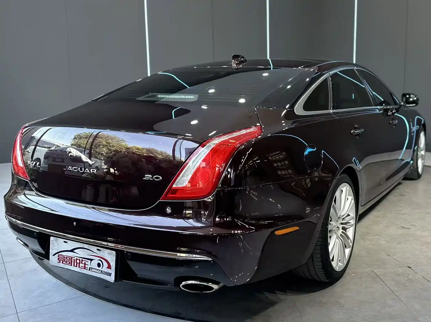 Photo 6 - Jaguar XJ