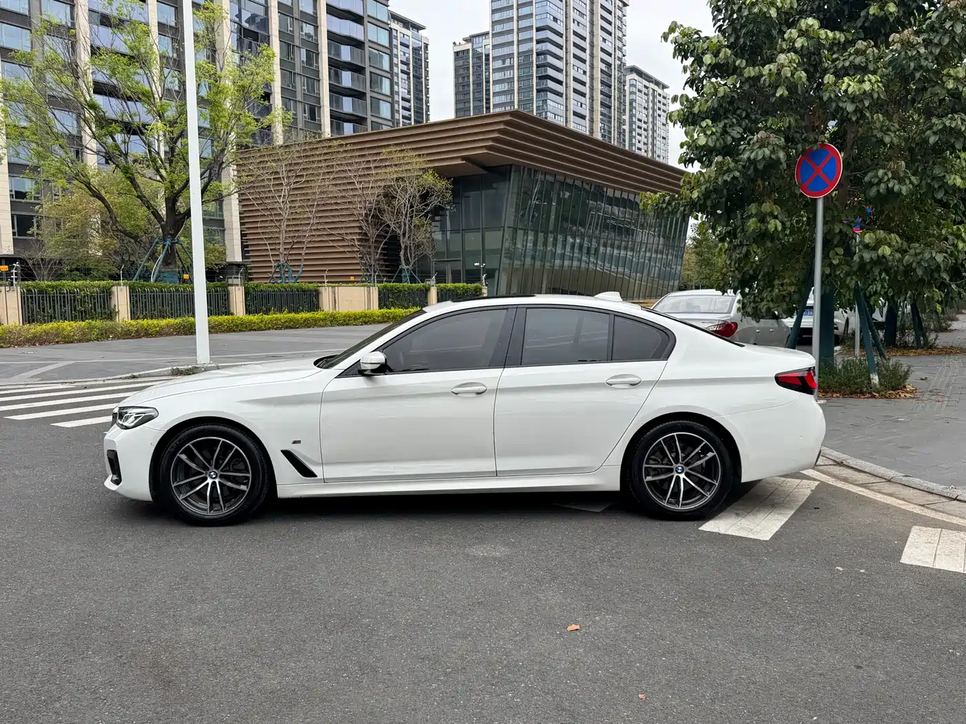 BMW 5 SERIES