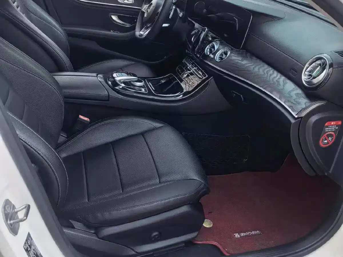Фото 4 - Mercedes-Benz E-Class