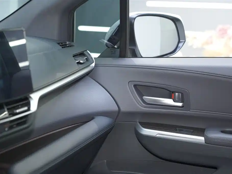 Toyota Granvia 2024 2.5L Hybrid Premium PLUS 4WD Edition фото 19