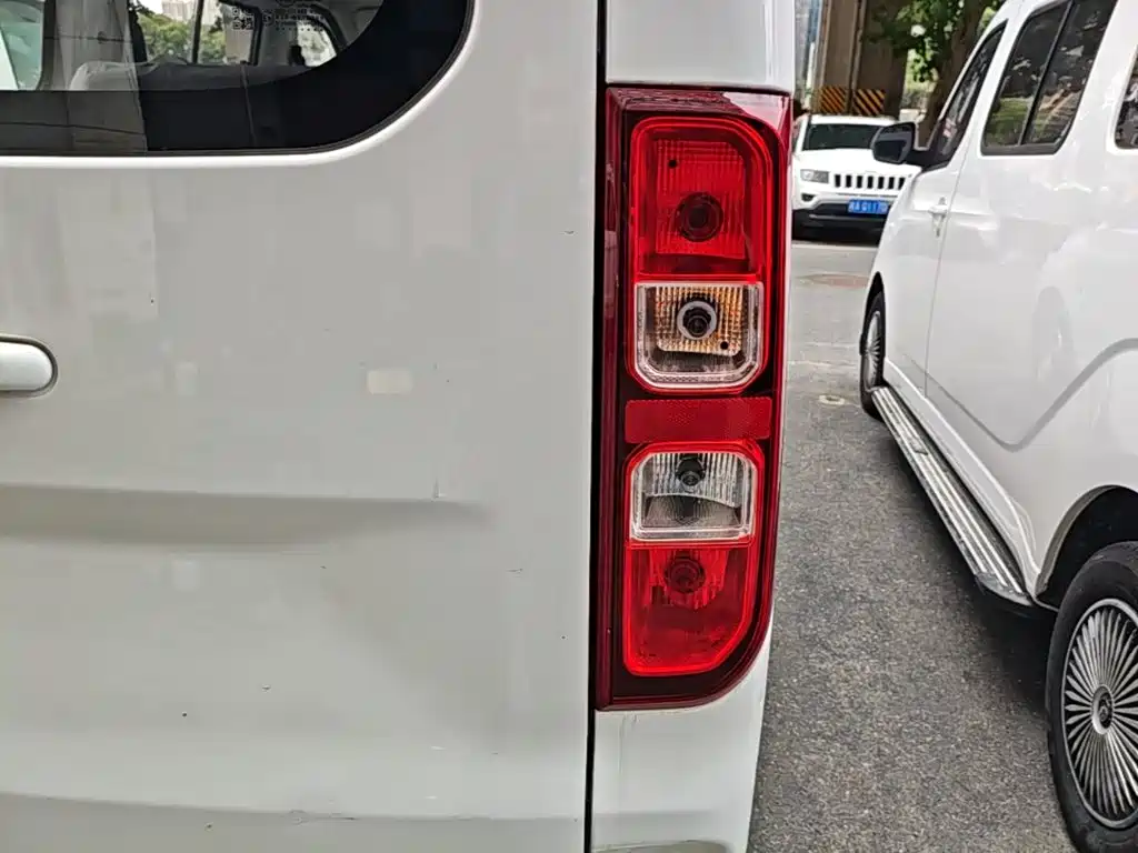 Wuling Motors Wuling Yangguang 2025 2024 300KM Comfort Bus Version 75kW