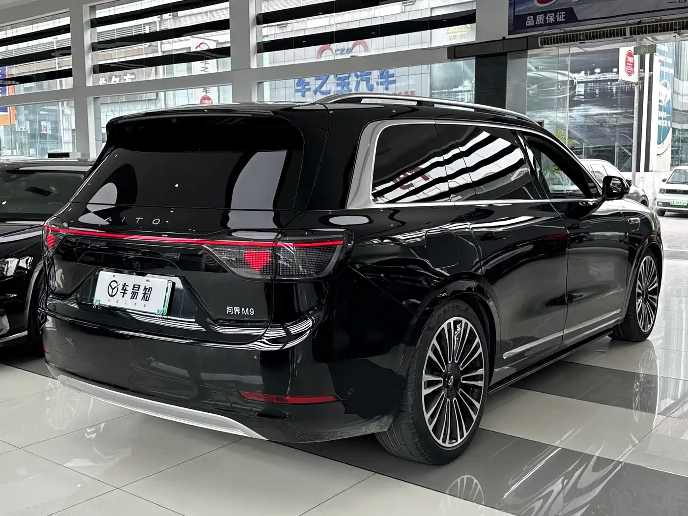 AITO Wenjie AITO M9 2024 Range Extender Max Edition 42kWh 6-seater фото 12